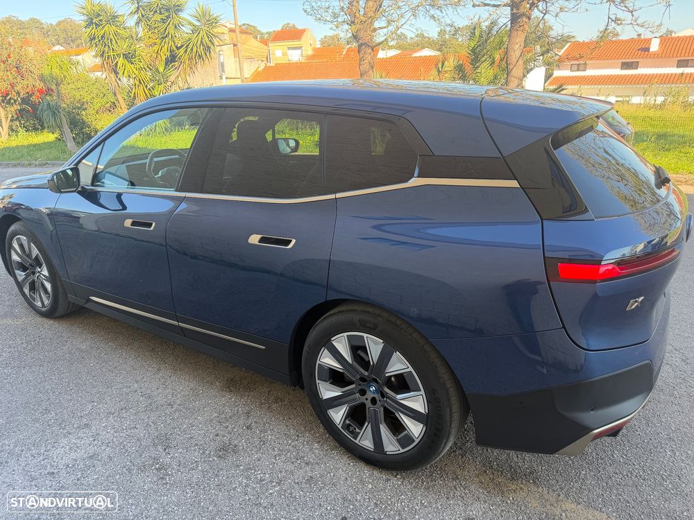 BMW iX xDrive 40 Pack Desportivo - 7