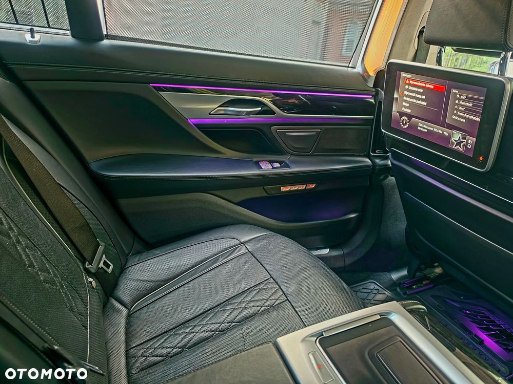 BMW Seria 7 750Li - 11