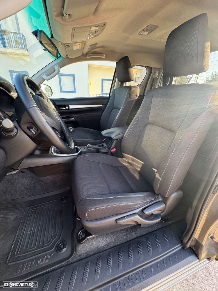 Toyota Hilux 2.4 D-4D 4WD Trial - 13