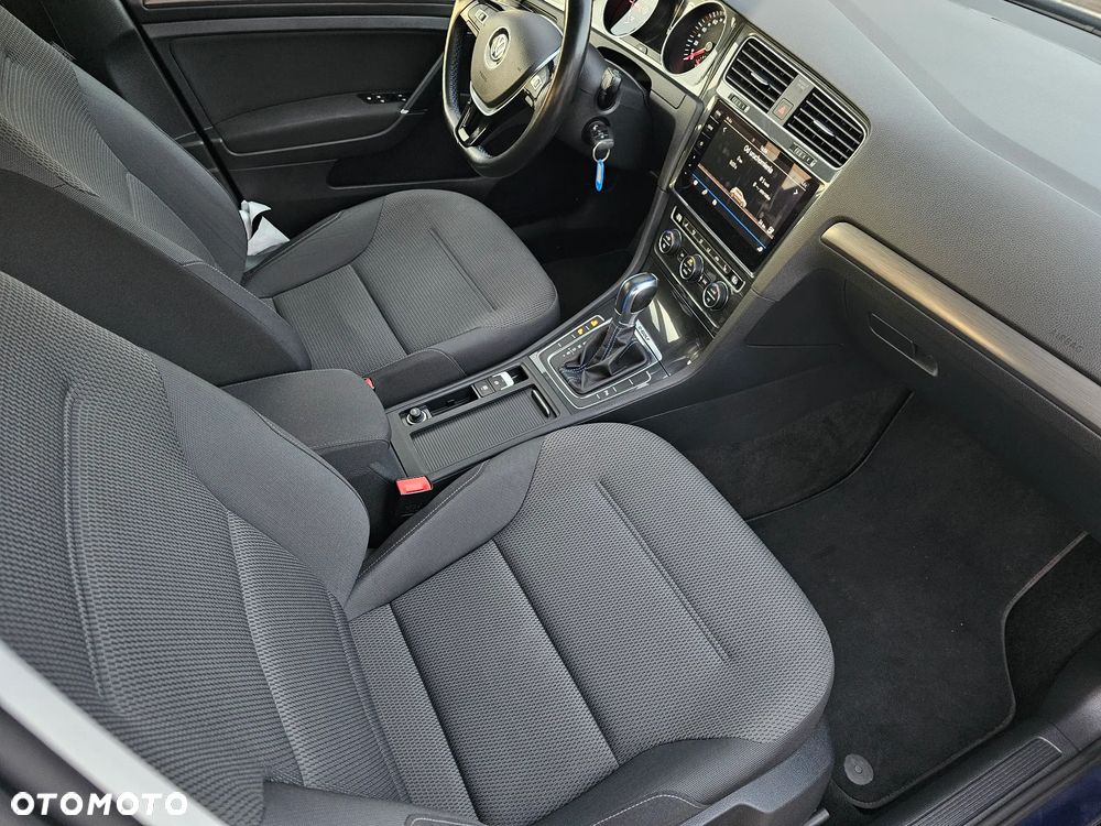 Volkswagen Golf e-Golf - 11