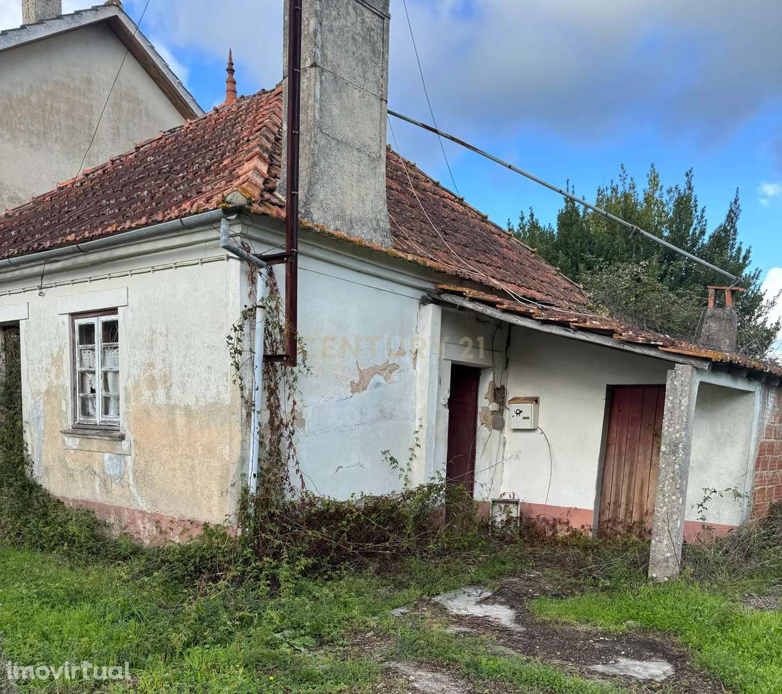 Casa  antiga para restauro - Grande imagem: 2/3