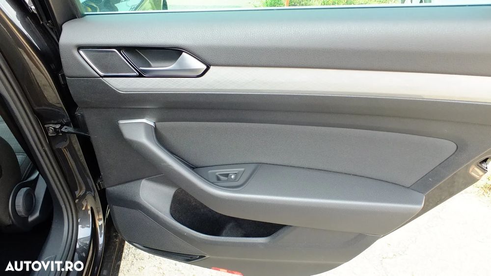 Volkswagen Passat Variant 2.0 TDI SCR DSG BlueMotion Comfortline - 29