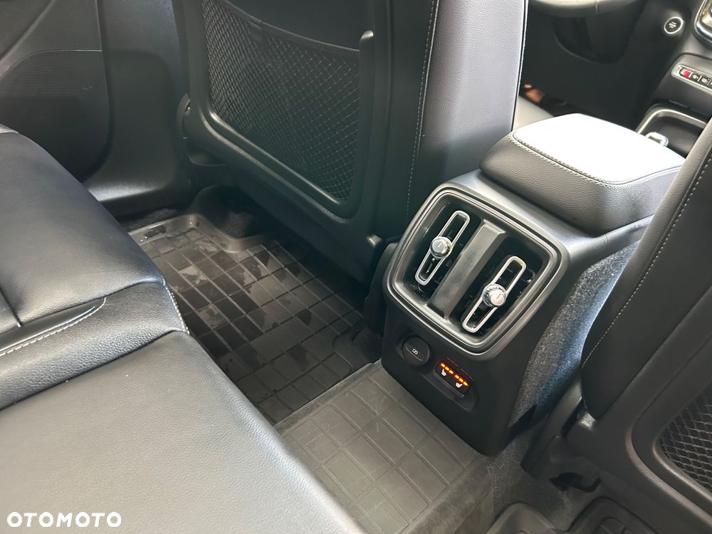 Volvo XC 40 B5 AWD Ultimate Dark - 12