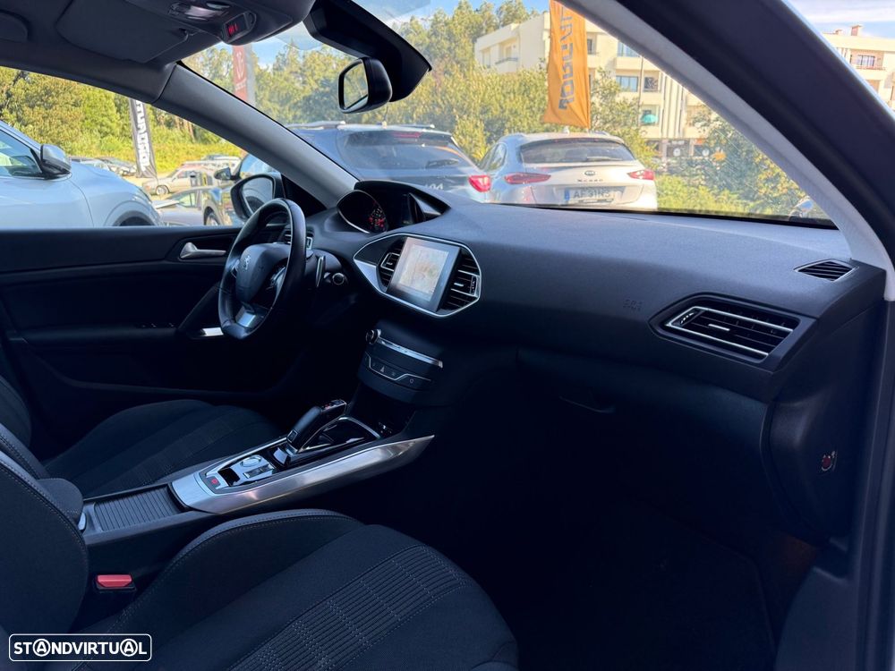 Peugeot 308 1.2 PureTech Allure EAT8 - 15