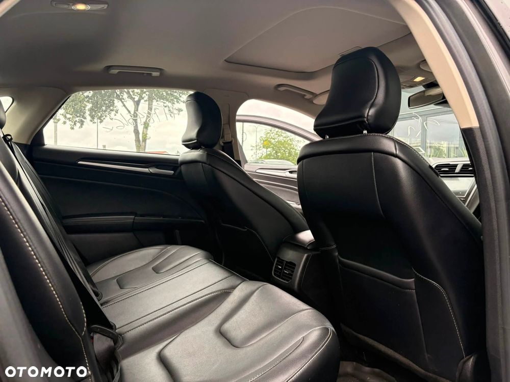 Ford Fusion - 16