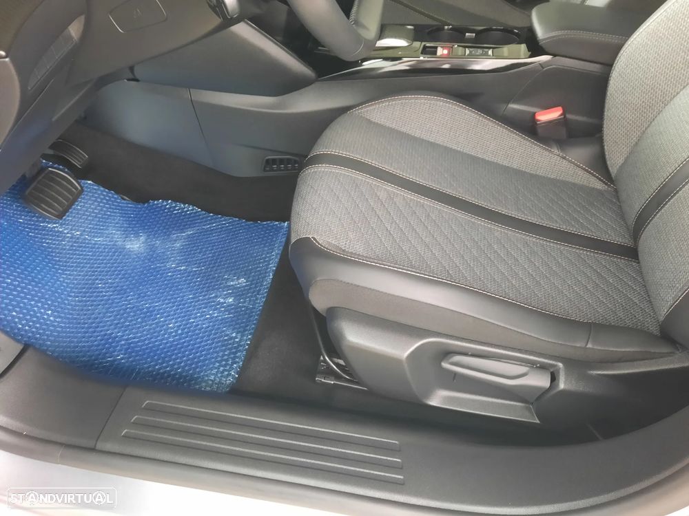 Peugeot e-2008 54 kWh Allure - 16