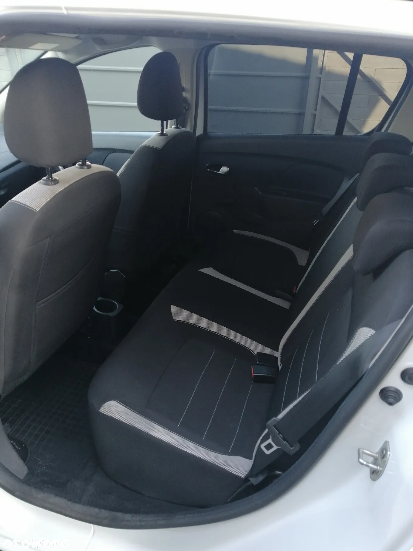 Dacia Sandero 1.0 TCe Laureate S&S - 8