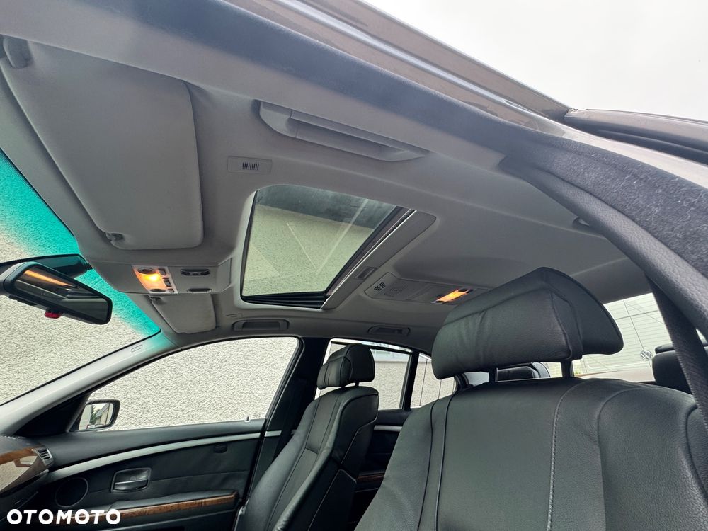 BMW Seria 7 740i - 23