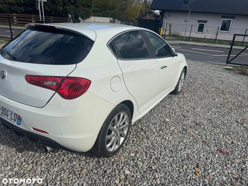 Alfa Romeo Giulietta 2.0 JTDM Distinctive EU6 - 4
