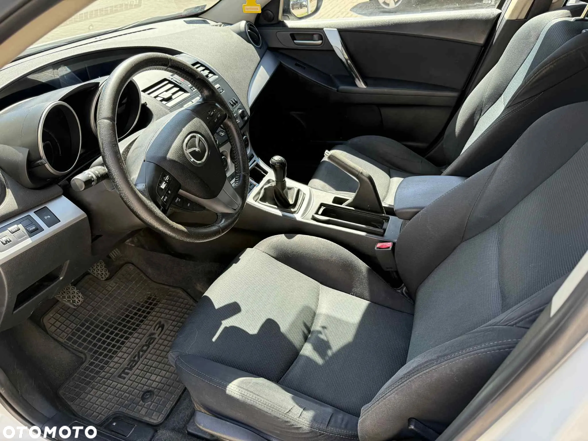 Mazda 3 1.6 Exclusive + - 12