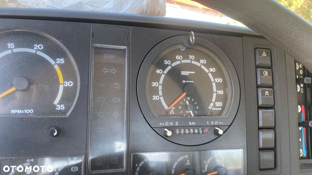 Nissan T200 - 3