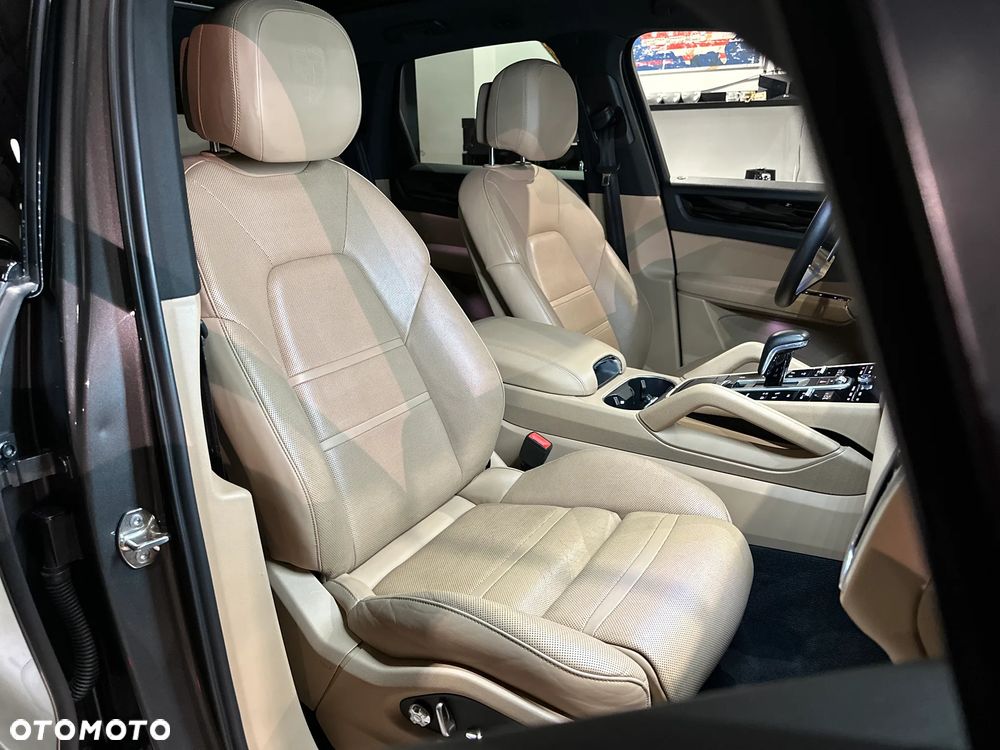 Porsche Cayenne - 12