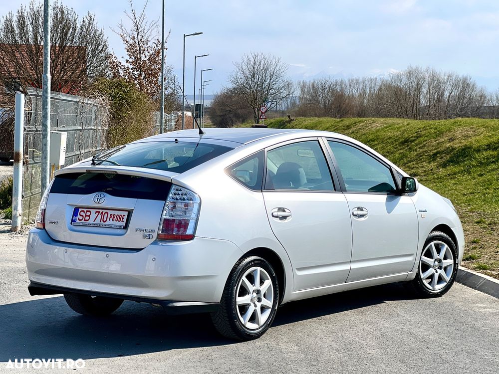 Toyota Prius (Hybrid) Sol - 3