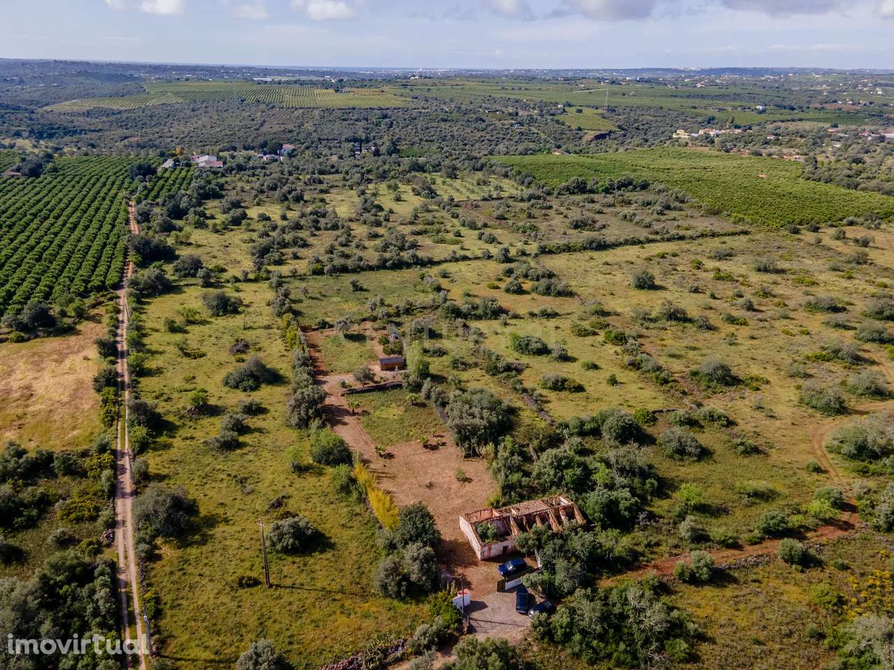 MORADIA EM RUINA COM TERRENO 5680m2 - Grande imagem: 4/17