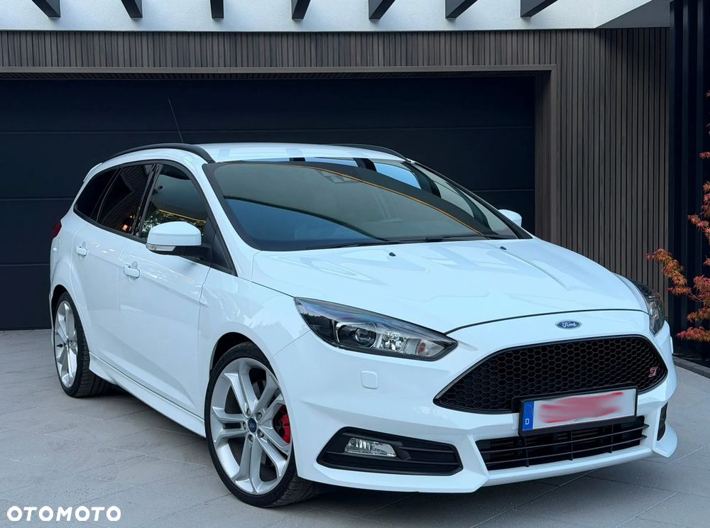 Ford Focus 2.0 EcoBoost ST mit Leder-Exclusiv-Paket - 1