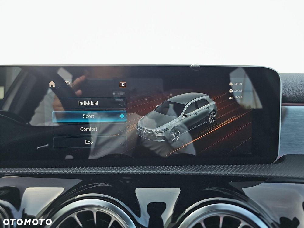 Mercedes-Benz Klasa A 220 4-Matic AMG Line 7G-DCT - 28