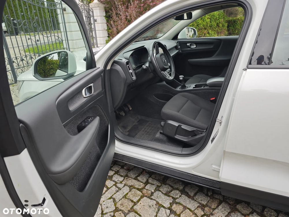 Volvo XC 40 T3 Momentum - 12