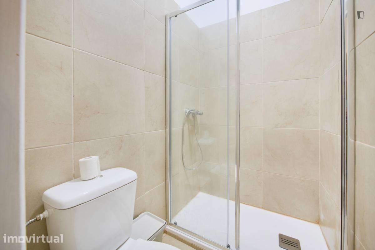 Quarto - localizado em Entrecampos Lisbon - Grande imagem: 2/50