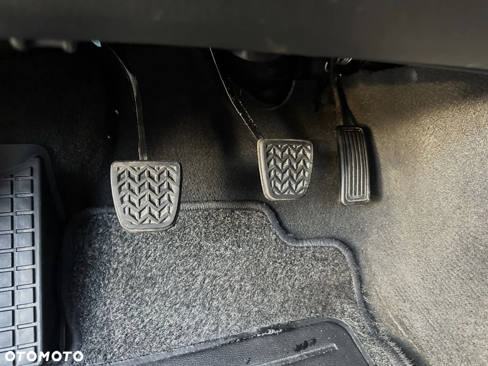 Toyota Avensis 1.8 VVT-i Terra Plus - 14