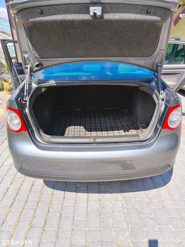 Volkswagen Jetta 1.9 TDI Comfortline - 5