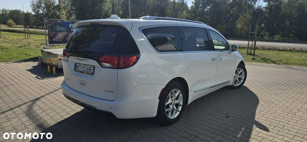 Chrysler Pacifica - 4