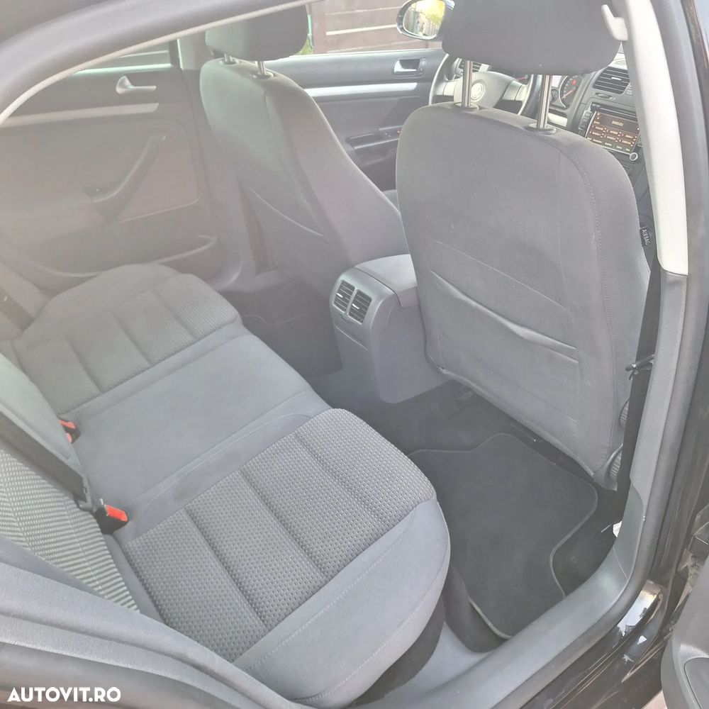 Volkswagen Jetta - 11