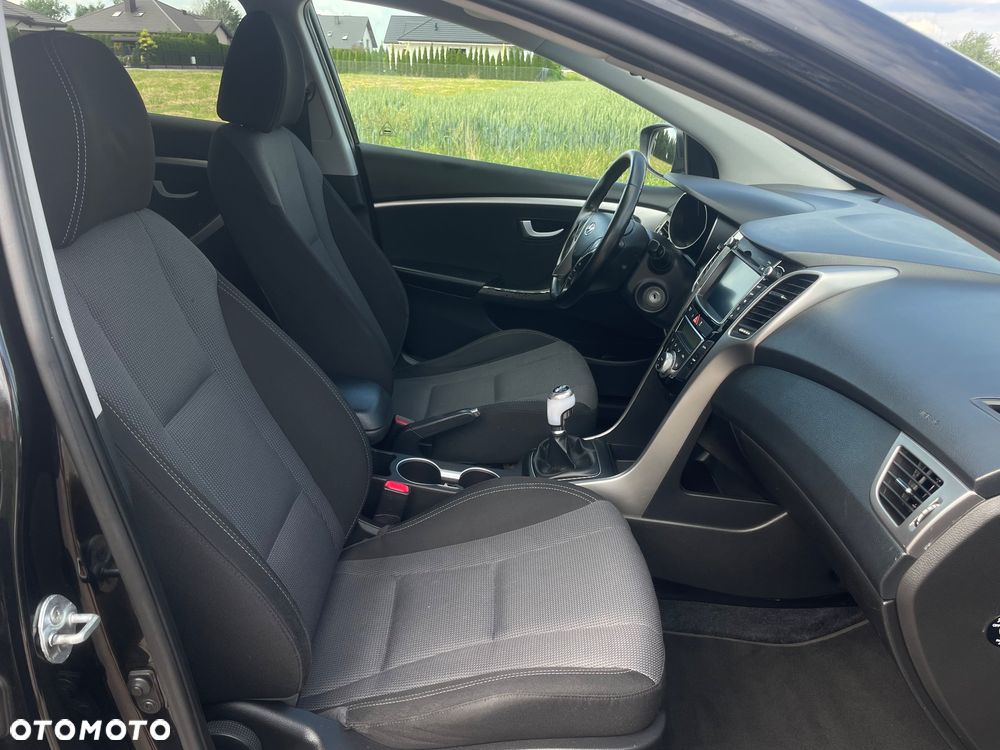 Hyundai i30 blue Kombi 1.6 CRDi Passion - 18