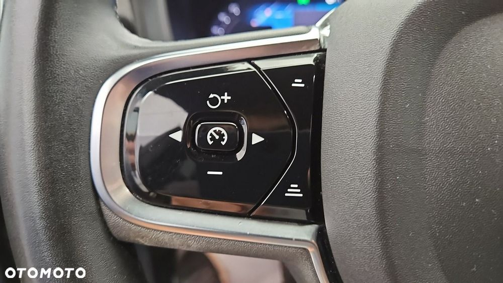Volvo XC 60 B4 D AWD Plus Dark - 17