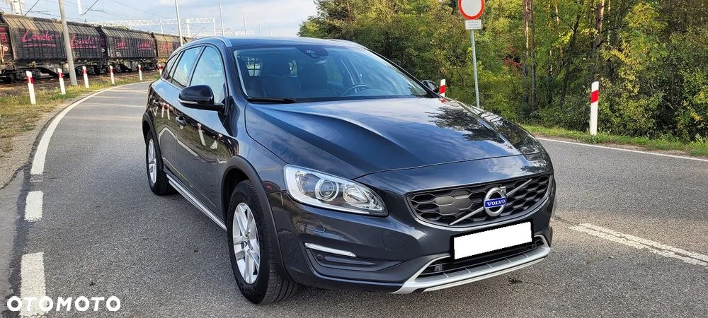 Volvo V60 Cross Country - 1