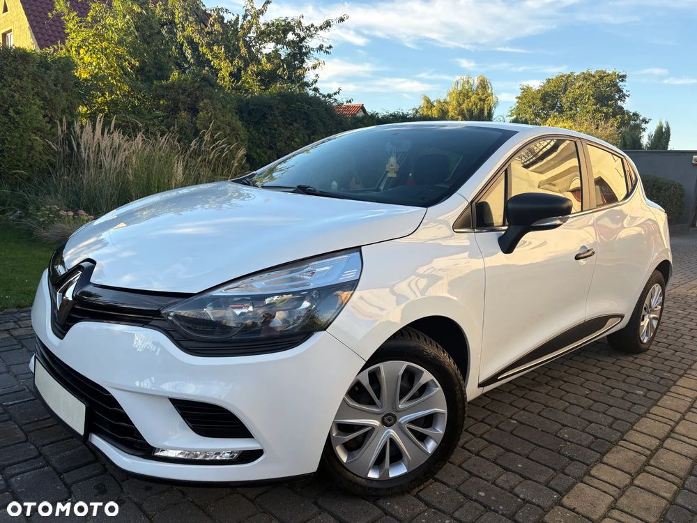 Renault Clio - 23