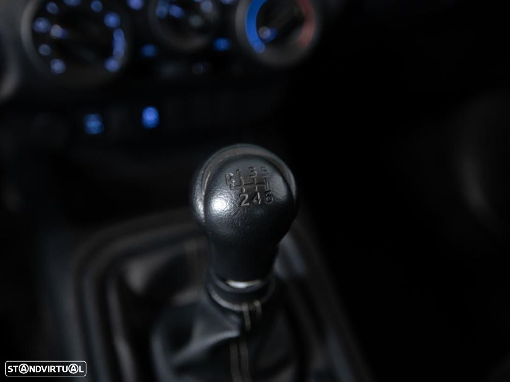 Toyota Hilux 2.4 D-4D 4WD CD - 15