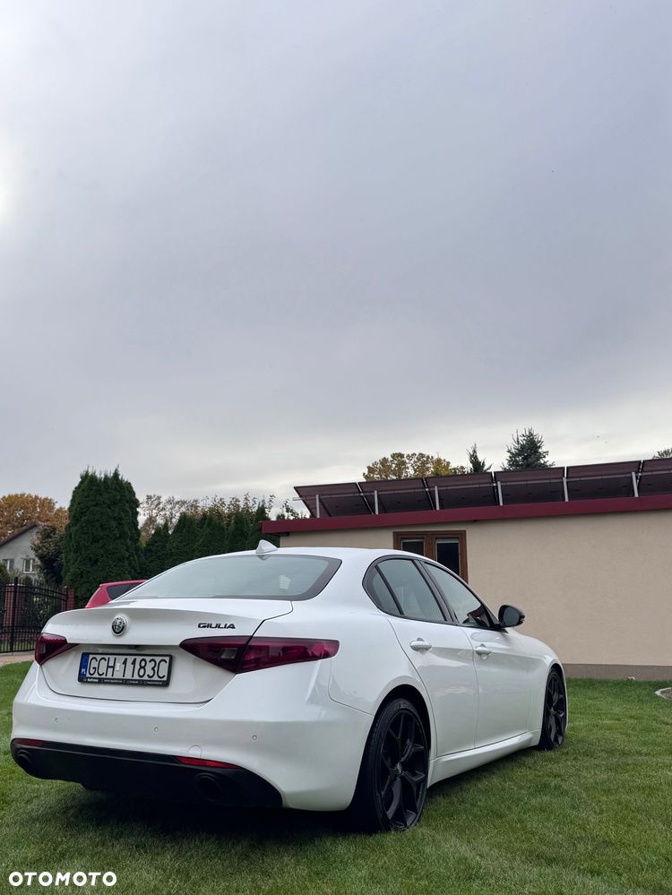 Alfa Romeo Giulia 2020 photo 2