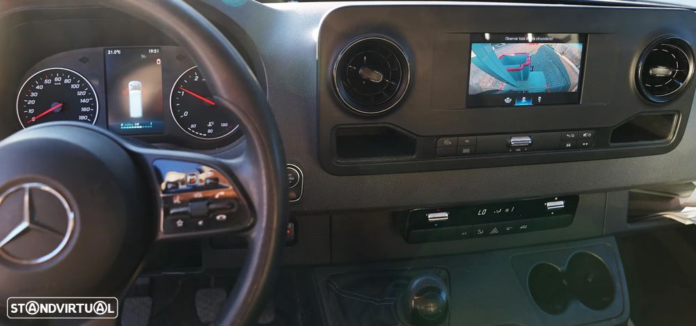 Mercedes-Benz Sprinter c/ cesto elevatório - 17