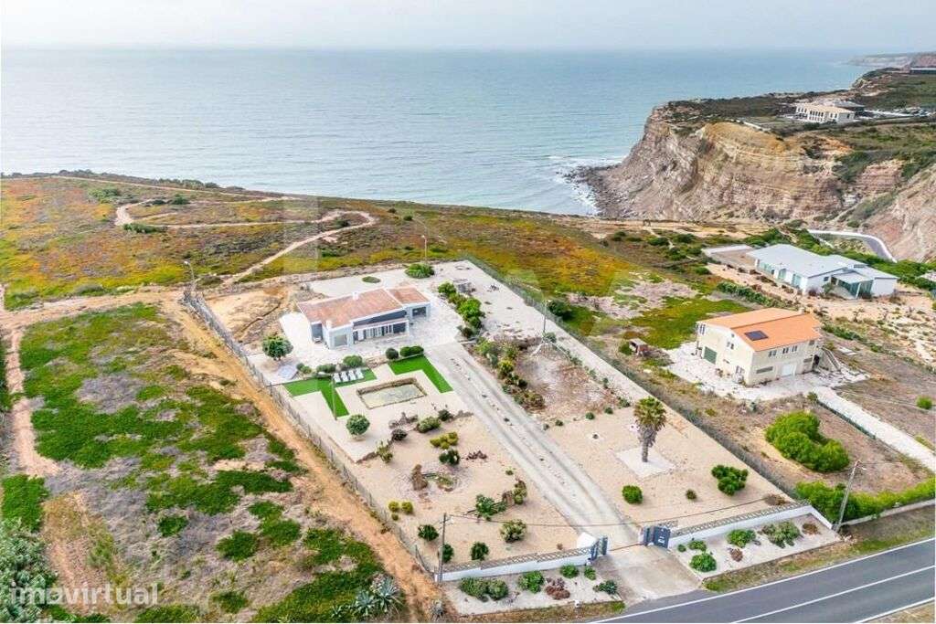 Moradia sobre a Praia da Calada - Grande imagem: 2/39