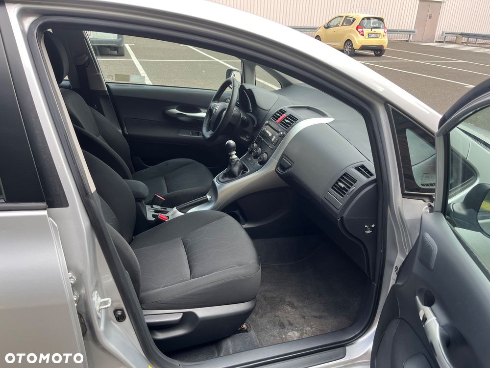 Toyota Auris 1.33 VVT-i Terra - 9