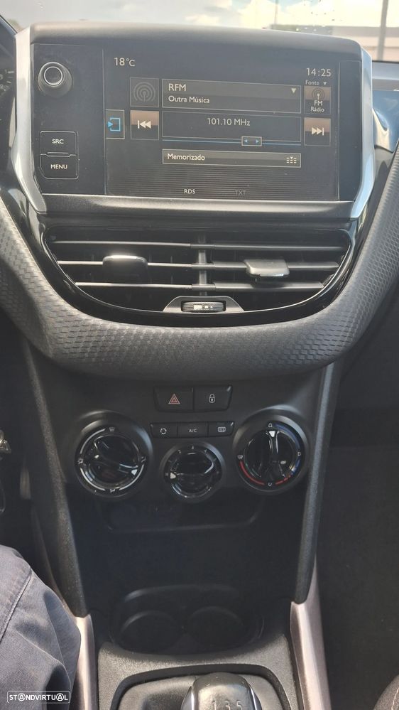Peugeot 2008 1.2 PureTech Style - 8