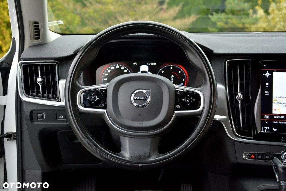 Volvo V90 D3 Momentum Pro - 23