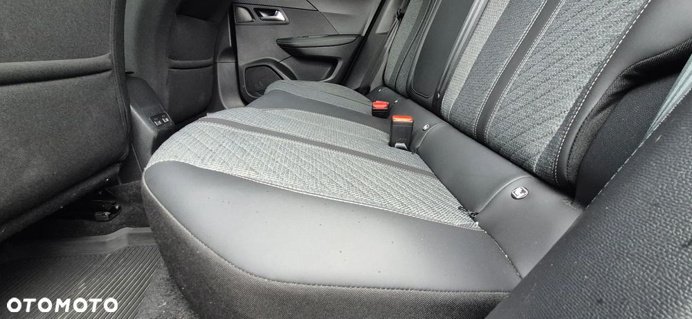 Peugeot 2008 PureTech 130 Allure S&S EAT8 - 22