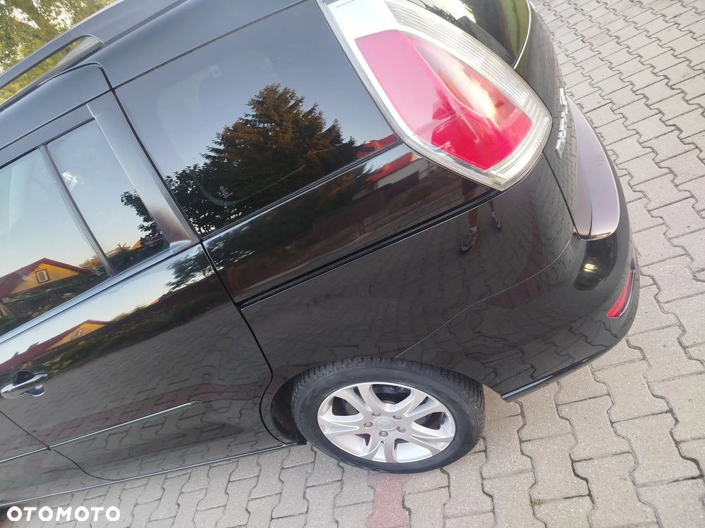 Mazda 5 2.0 Exclusive + - 10