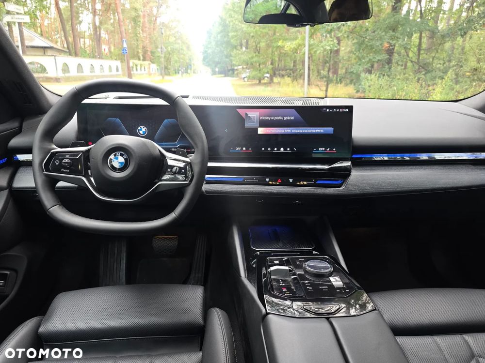 BMW Seria 5 530i xDrive mHEV - 20