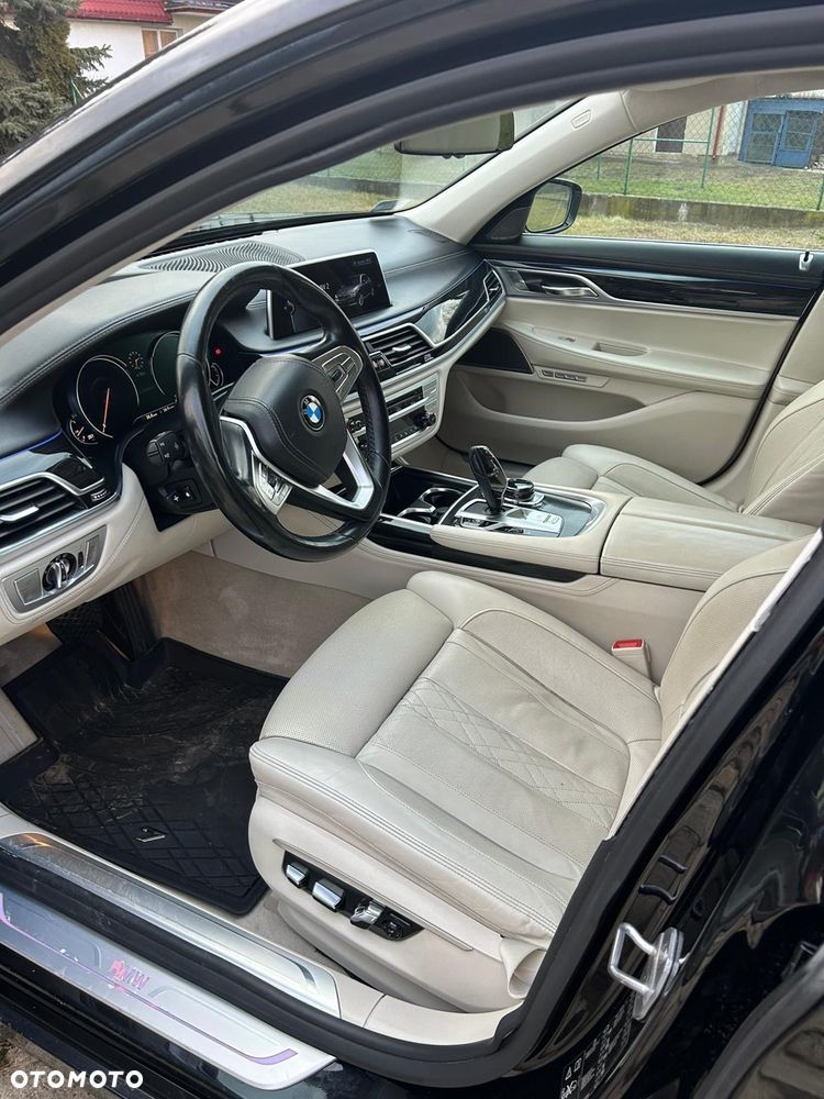 BMW Seria 7 750Li xDrive - 11