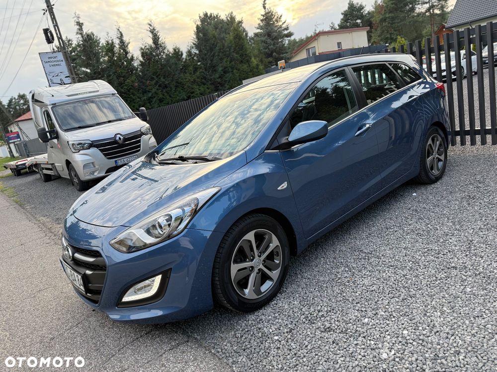 Hyundai i30 blue Kombi 1.4 YES Gold - 2