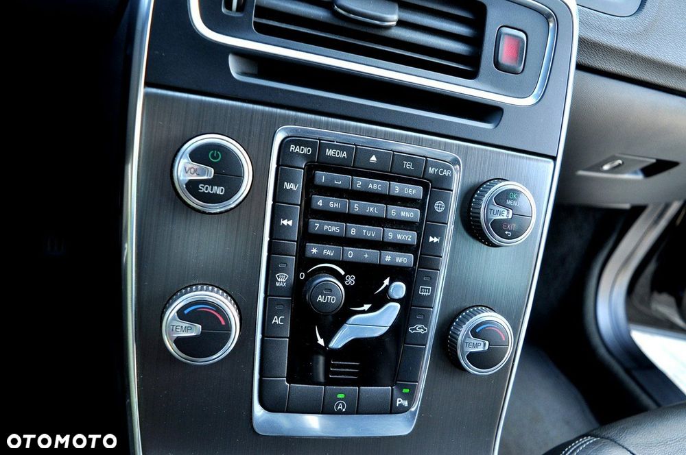 Volvo V60 D3 Summum - 14