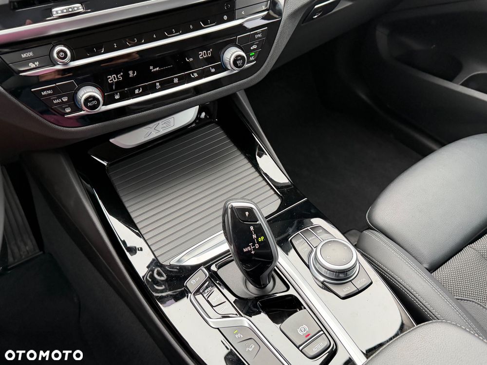 BMW X3 xDrive20i GPF Advantage - 13