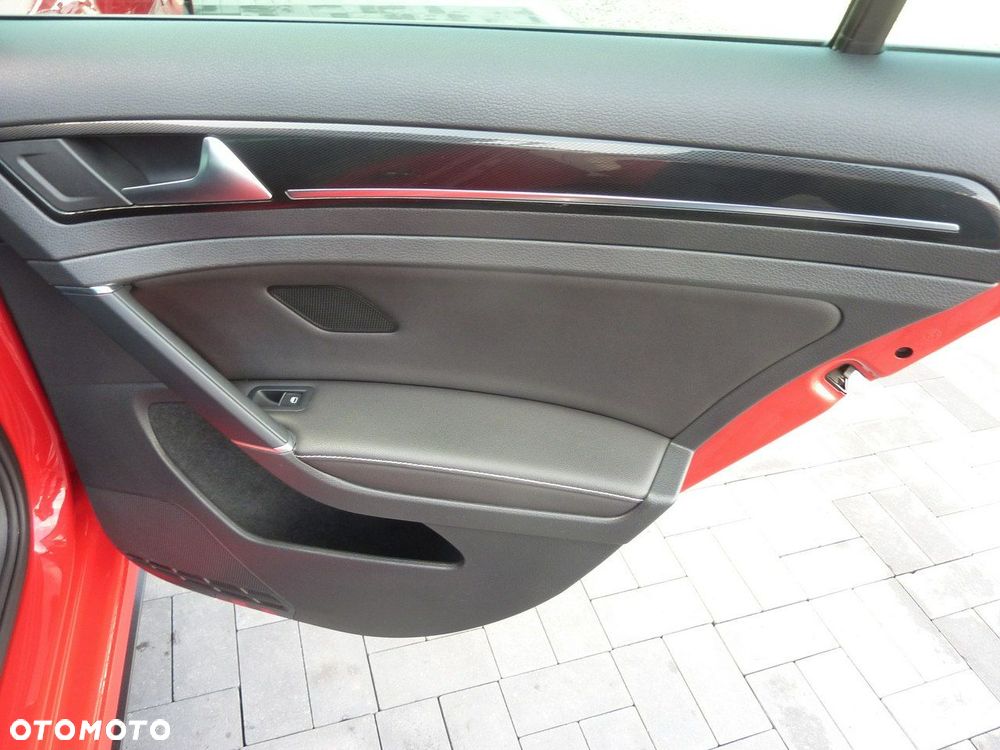 Volkswagen Golf - 33