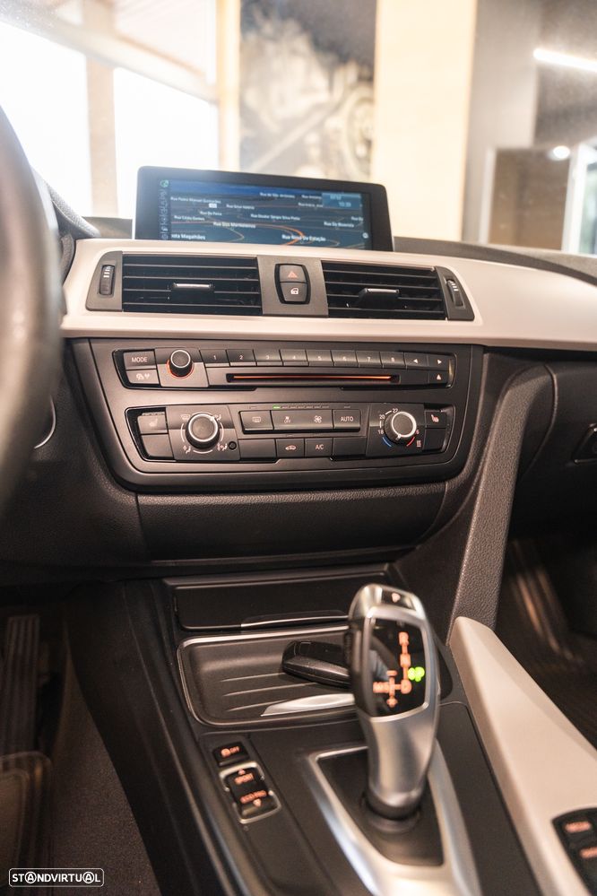 BMW 318 d Aut. Sport Line - 14