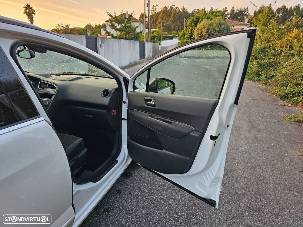 Peugeot 5008 1.6 HDi 7L Allure - 28