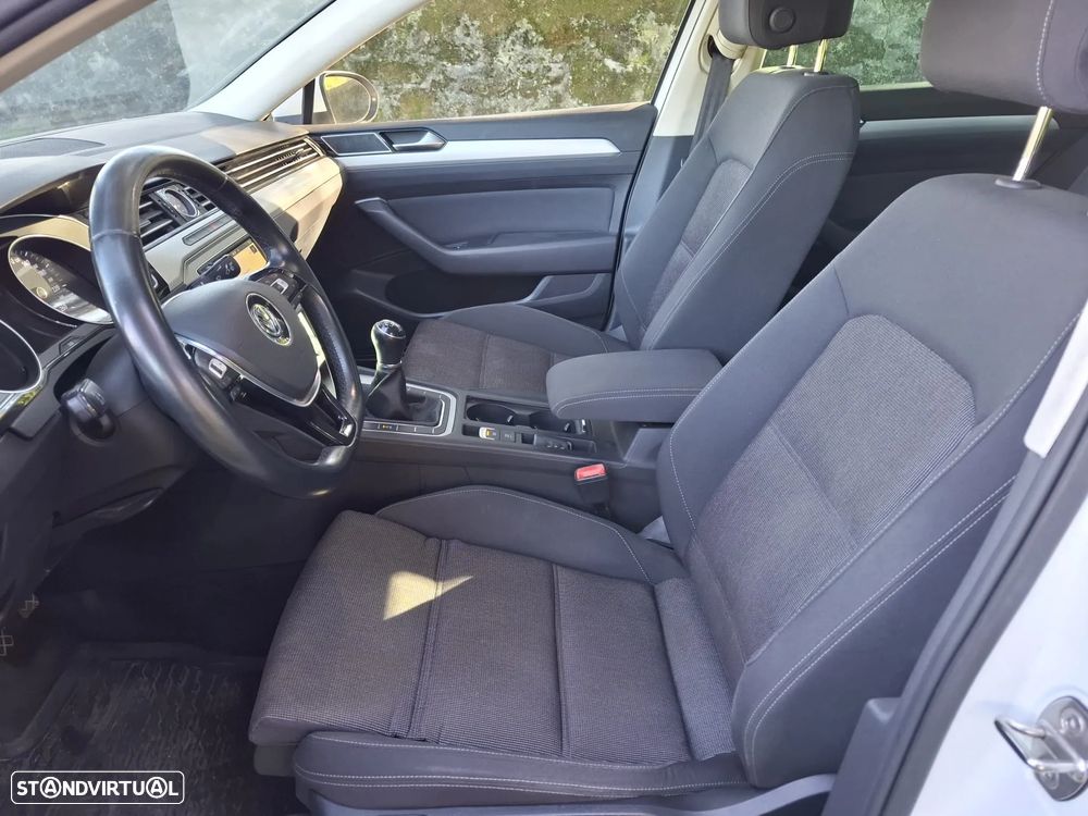 VW Passat 1.6 TDI Trendline - 14