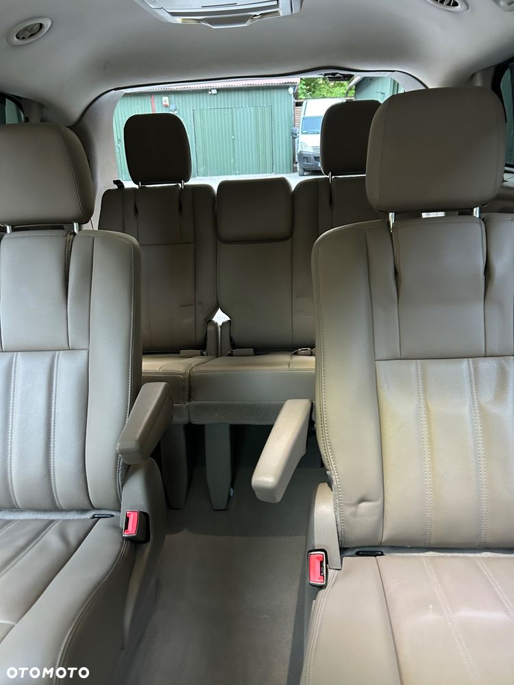 Chrysler Town & Country - 20