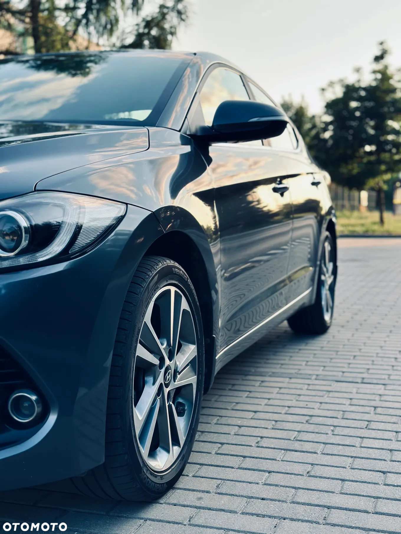 Hyundai Elantra - 4